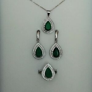 Sterling Silver And Teardrop Shaped Green Gemstone Jewelry Set